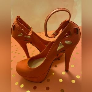 Rouge Coral sz 7 heels